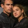 Shailene Woodley &eacute;n Theo James in de serie: Divergent.