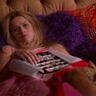 Reese Witherspoon die chocola eet.