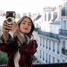 Emily die een selfie maakt.