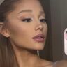 Spiegelfoto van Ariana Grande.