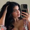 Kylie Jenner met telefoon