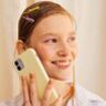 Meisje met een telefoon.