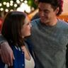Hannah en Garret in Off Campus.