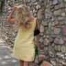 Vrouw met lang blond haar.