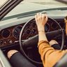 Vrouw in auto.