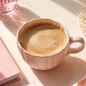Roze kopje koffie.
