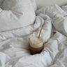 Dekbed met koffie.