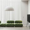 Groene stoelen.