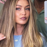 Een spiegelselfie van Gigi Hadid.
